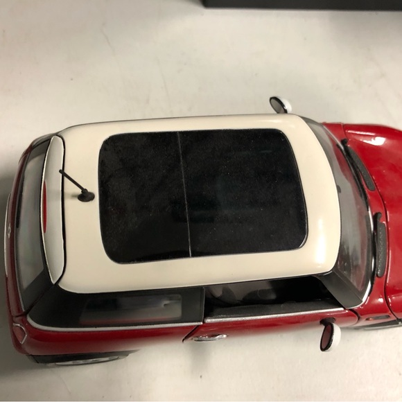 USED Maisto Mini Cooper 1:18 DIECAST Special Edition RED W/sunroof 2003 - Picture 5 of 7
